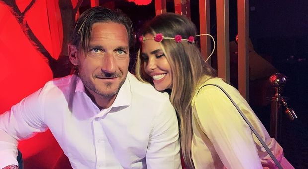 Francesco Totti e Ilary Blasi in crisi? «Abbiamo iniziato a baciarci solo da due anni»