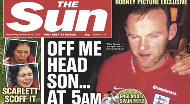 Wayne Rooney ubriaco fradicio in ritiro, le foto choc sul 'The Sun'