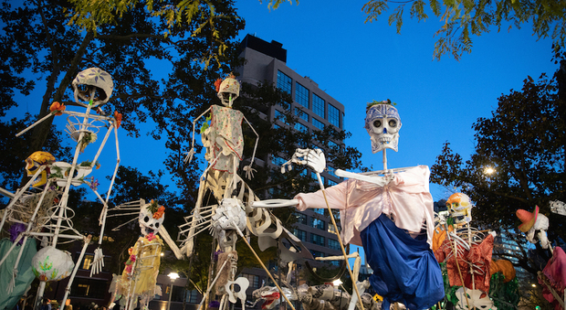Halloween, a New York è da brivido: parate di zombie e party horror
