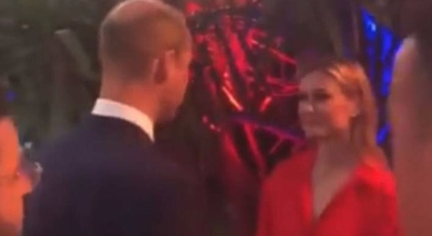 William in Israele incontra Bar Refaeli: «È il più bel principe del mondo». E Kate cosa dirà? Video