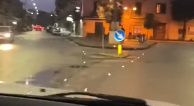 Folle corsa con la sirena dei carabinieri pubblicata su TikTok: denunciato 17enne VIDEO
