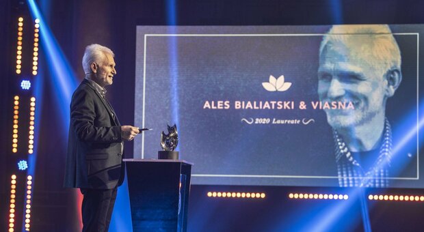 Nobel per la Pace all'attivista bielorusso Bialiatski e a due organizzazioni per i diritti umani, una russa e una ucraina