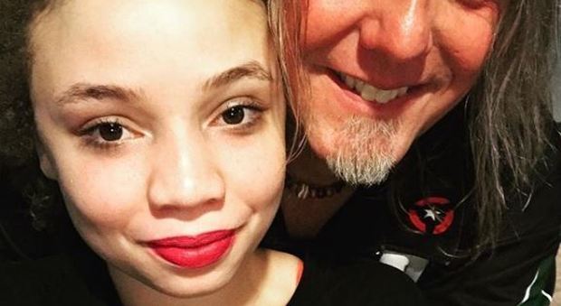 Mikaela, la figlia pornostar di Steven Spielberg arrestata per violenza domestica