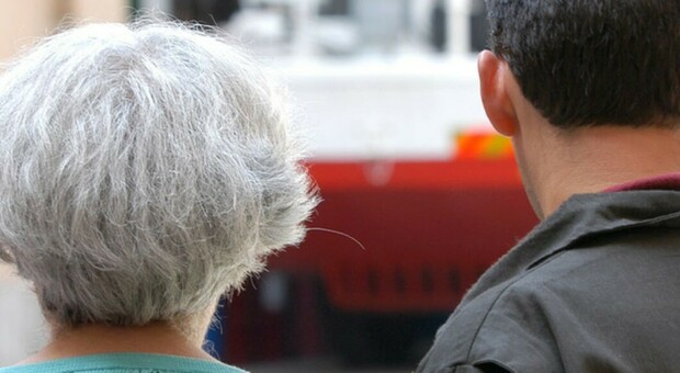 «Nonna aiutami, devo pagare i debiti»: truffa un'anziana e le spilla seimila euro