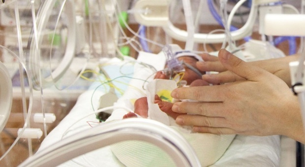 Virus respiratorio nei neonati, «ecco quali sono i campanelli d'allarme da cogliere». I consigli dei pediatri