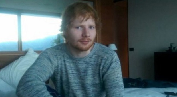 Ed Sheeran invia auguri di nozze al fan malato terminale: il video