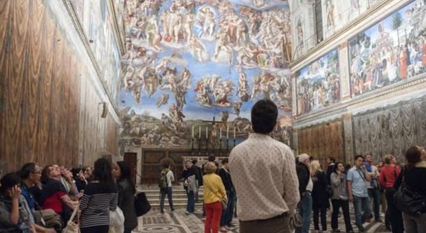 Truffa high-tech ai Musei Vaticani, raggiro da milioni di euro: «venduta» anche la Cappella Sistina