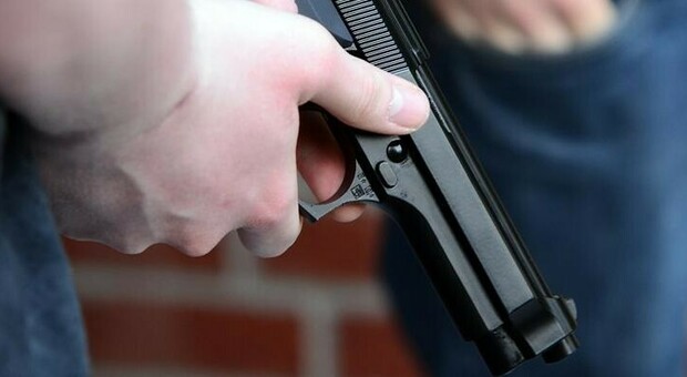 Firenze, va a scuola con una pistola giocattolo: scatta l'allarme e arriva la polizia