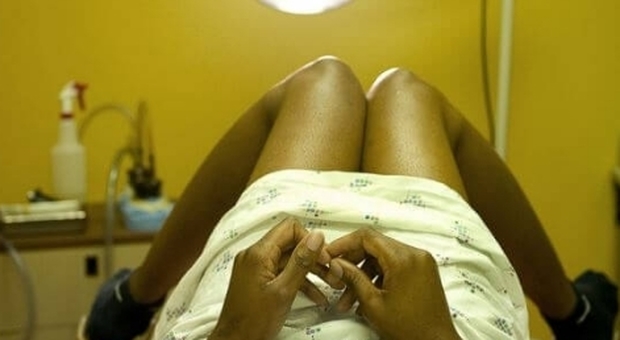 Medico scambia le pazienti e pratica l'aborto sulla donna sbagliata