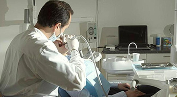 Dentista lascia 5 milioni in eredità ad associazioni benefiche: «Esclusi i parenti, non li perdono»