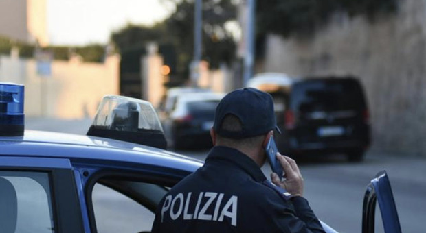 Torino, permessi di soggiorno "facili" per gli stranieri: nove arrestati, anche due poliziotti