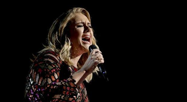 Adele annuncia i concerti a Las Vegas da gennaio ad aprile: l'unica occasione per ascoltarla dal vivo