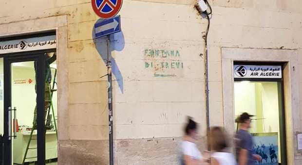 Roma, giungla di cartelli in centro per deviare i flussi dei turisti