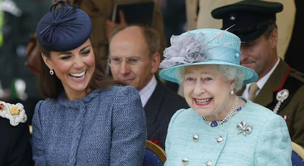 Kate e il primo regalo di Natale alla regina Elisabetta: ecco cosa scelse