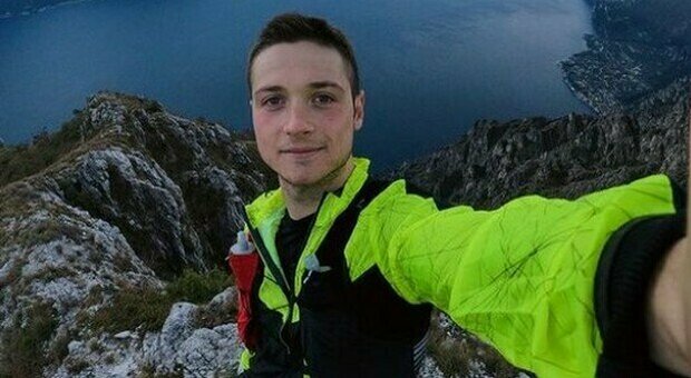 Si accascia durante una gara di running: Fabio muore a 24 anni nel giorno del suo compleanno