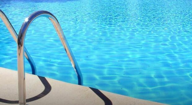 Malore in piscina, ragazzo di 16 anni morto dopo due giorni di agonia