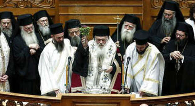 No-vax scomunicati dalla Chiesa ortodossa di Grecia, Papa Francesco atteso a Lesbo e a Cipro
