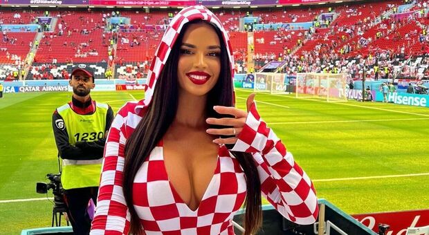 Mondiali, l'ex miss Croazia super sexy sugli spalti indigna il Qatar. E ora rischia di essere arrestata