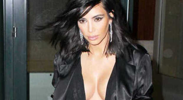 Kim Kardashian, scollatura boombastica al gelo di New York