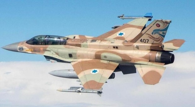 Aereo russo con 172 passeggeri sfiorato da missili lanciati da caccia israeliani: atterraggio d'emergenza