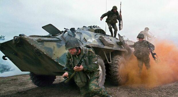 «Colonnelli russi tradiscono le loro truppe per soldi»: le intercettazioni choc