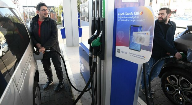 Benzina e diesel, quanto spendono Regioni e Comuni? Lombardia promossa, Roma da record. TUTTI I NUMERI