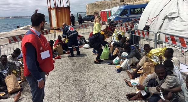 Fuggiti 23 dei 25 migranti tunisini arrivati in Umbria da Agrigento. «Hanno violato la quarantena»