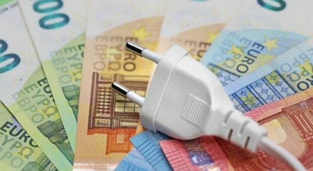 Bollette, in Italia l'elettricità più cara del 70% rispetto alla Francia. Si paga di più anche della Spagna