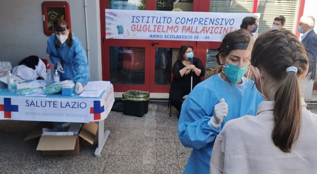 Roma, ecco le scuole sentinella dove si fanno i test salivari anti Covid agli studenti