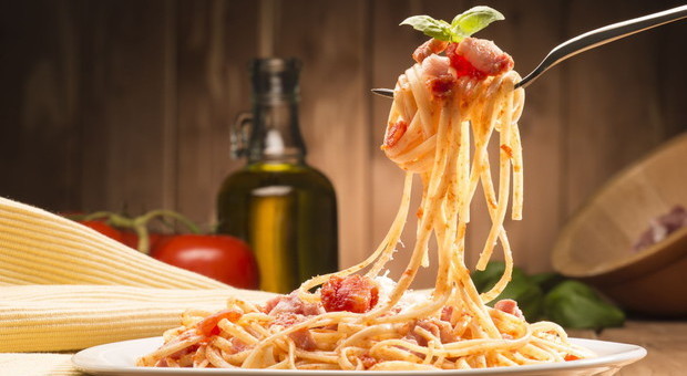 «Mangiare i carboidrati a cena non fa ingrassare»: lo studio che rivoluziona le abitudini a tavola
