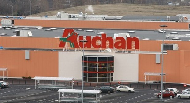 Licenziato per un furto da 2,90 euro, il tribunale obbliga Auchan a riassumerlo