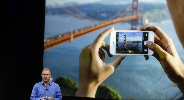 Apple lancia il nuovo piccolo iPhone SE: costerà 399 dollari, schermo da 4 pollici