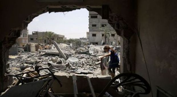 Gaza, Israele inizia il ritiro dalla Striscia. Netanyahu: "Attacchi continuano". Oggi 78 morti