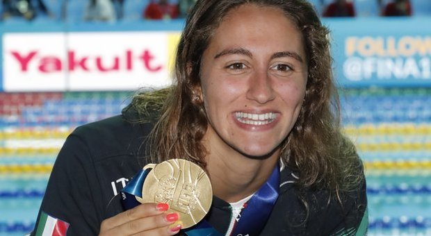 Quadarella da favola: la nuotatrice romana è campionessa del mondo nei 1500. Lacrime e gioia: «La fortuna va da chi si impegna»