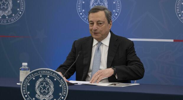 Draghi in conferenza stampa dopo il Cdm: «Governo avanti con il M5S. Non guiderò un'altra maggioranza»