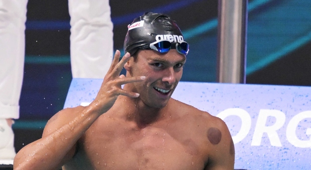 Mondiali nuoto, Paltrinieri vince l'oro nei 1500 sl. «Oggi ero pronto a morire in vasca». Trionfa anche la staffetta mista
