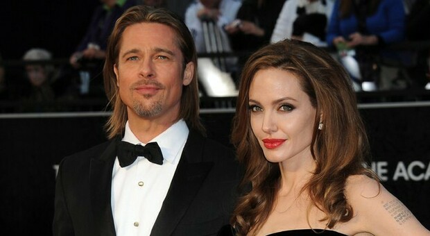 Brad Pitt a sorpresa a casa di Angelina Jolie, l'indiscrezione: «Ecco perché si vedono di nascosto»