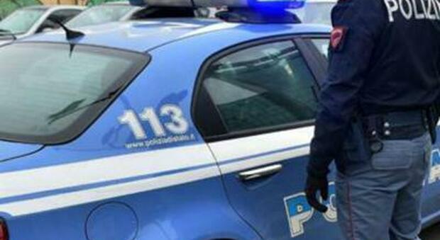 Firenze, 28enne sfregiato con un coltello durante una rapina: fermati due 24enni