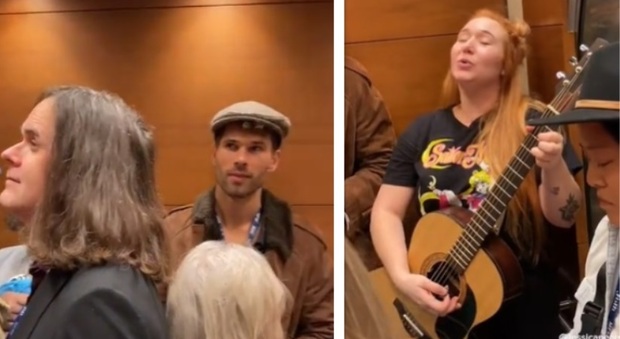 Bloccati in ascensore, ragazza tira fuori la chitarra e canta: l'imbarazzo sul ...