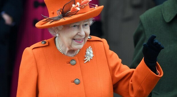 La regina Elisabetta torna in pubblico dopo settimane di riposo: domenica sarà a Londra