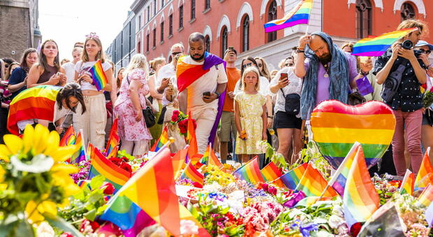 Terrore e morte: uomo spara sulla folla prima del Gay Pride, due morti