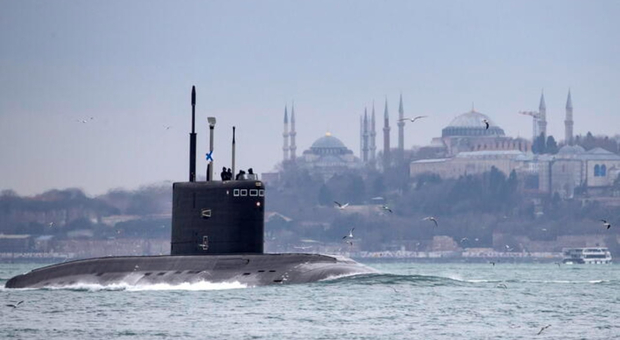 Sottomarino nucleare russo al largo della Sicilia: armato con 24 missili, aerei Nato lo seguono dall'alto
