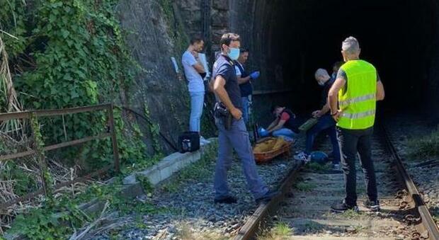 Migrante muore folgorato su un treno per la Francia: si era aggrappato ai cavi dell'alta tensione