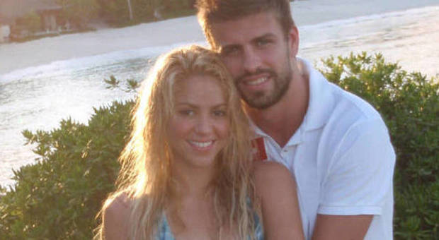 Shakira e Piqué, scandalo a luci rosse: ricattati per un video hard