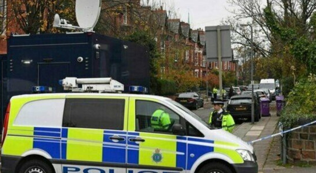 Liverpool choc: entra in una casa, spara e uccide una bimba di 9 anni. È caccia all'assassino