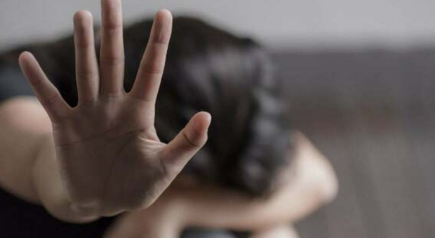Stuprata in un locale a Capodanno dove lavorava come cameriera: arrestato collega 37enne
