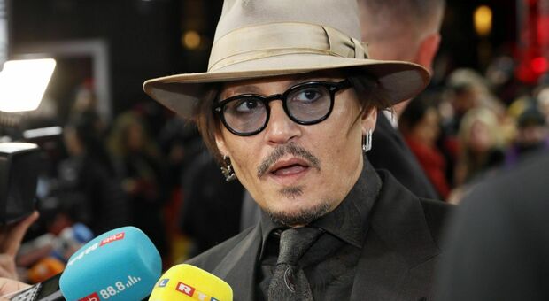 Drink e doccia a casa di Johnny Depp, ma era un intruso: succede a Hollywood