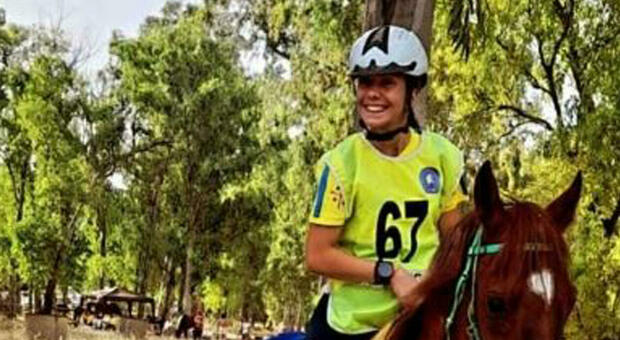 Martina, morta a 17 anni dopo una caduta da cavallo: aperta un'inchiesta, disposta l'autopsia