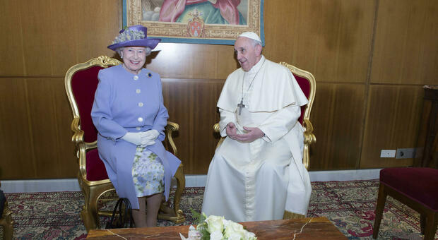 Regina Elisabetta, l'addio dei potenti di tutto il mondo. Da Biden a Papa Francesco: «Ha segnato un'era»