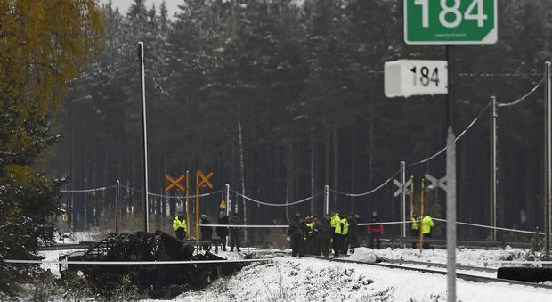 Scontro tra treno e veicolo militare: tragedia in Finlandia, "almeno 4 morti e diversi feriti"